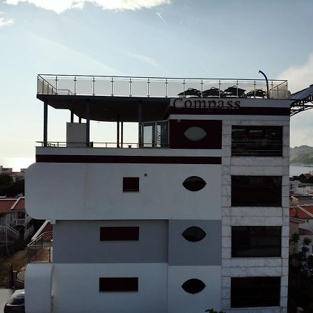 Compass Aparthotel Dobra Voda Bagian luar foto