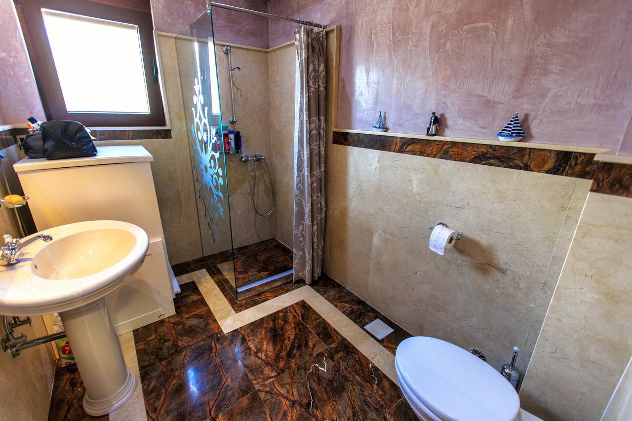Compass Aparthotel Dobra Voda Bagian luar foto