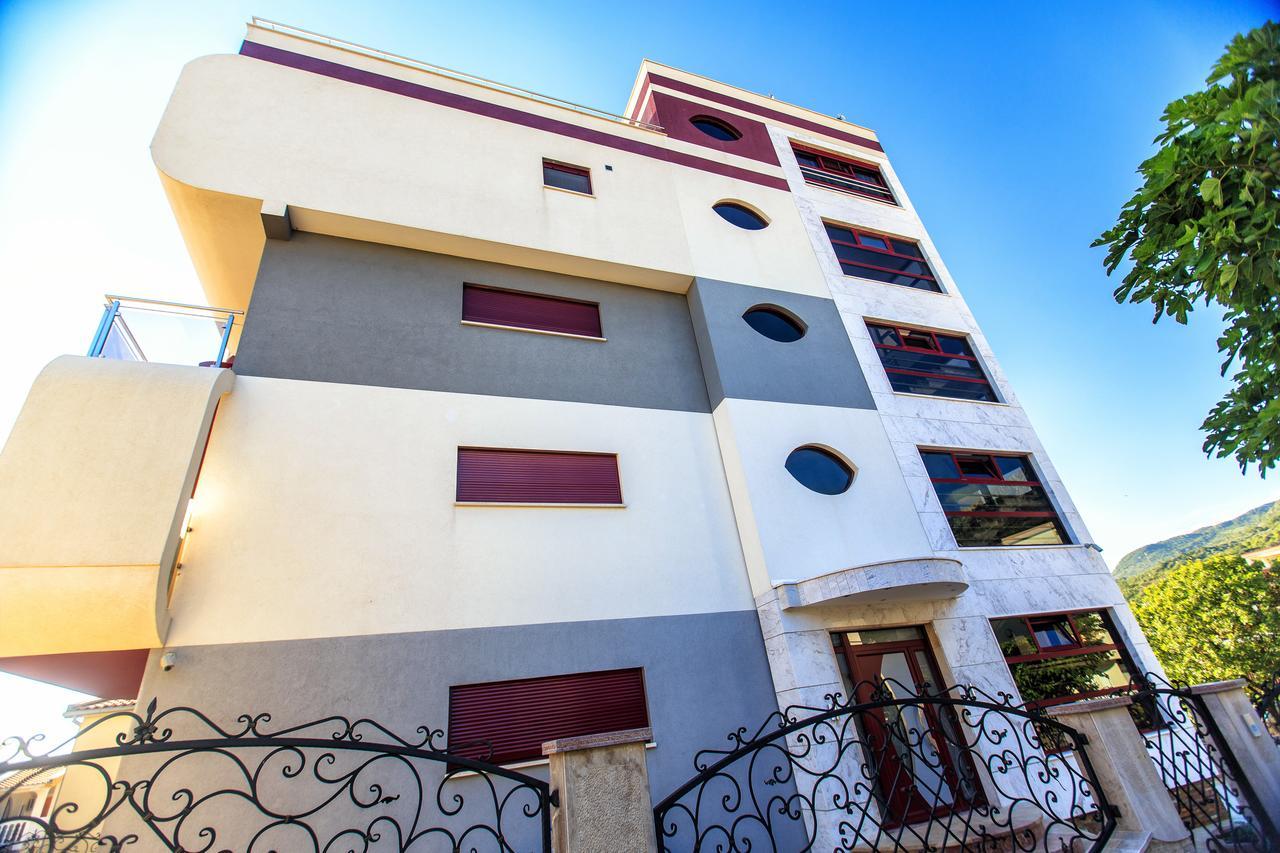 Compass Aparthotel Dobra Voda Bagian luar foto