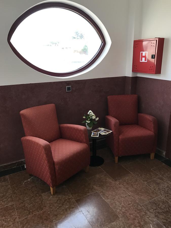 Compass Aparthotel Dobra Voda Bagian luar foto