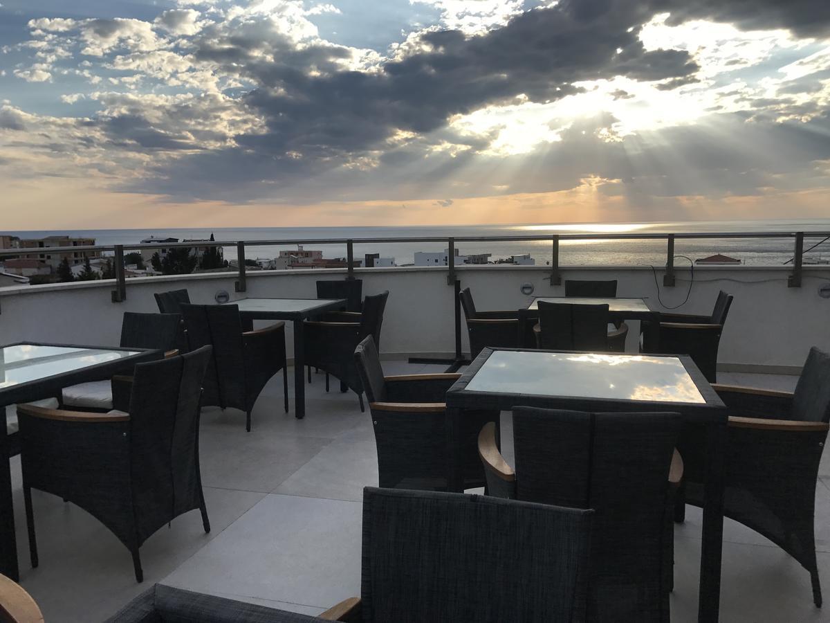 Compass Aparthotel Dobra Voda Bagian luar foto