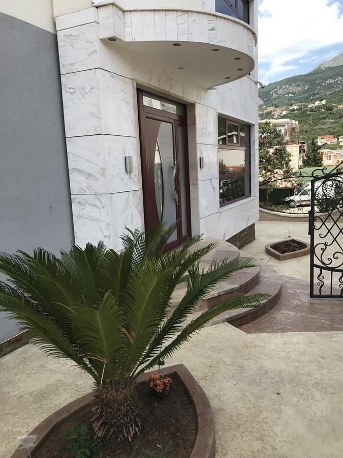 Compass Aparthotel Dobra Voda Bagian luar foto