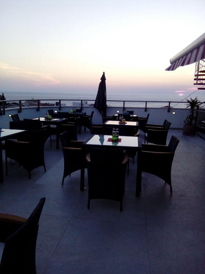 Compass Aparthotel Dobra Voda Bagian luar foto
