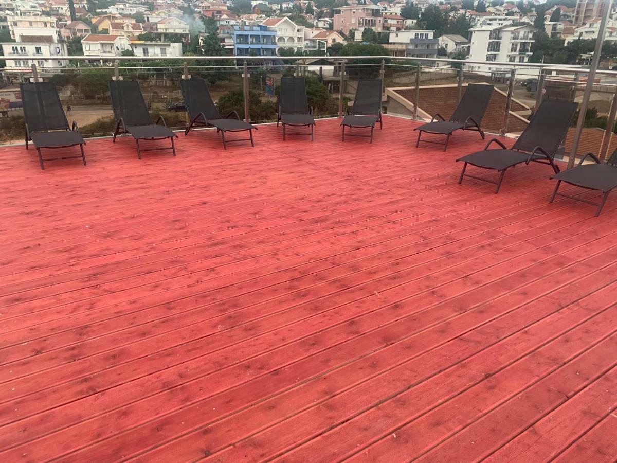 Compass Aparthotel Dobra Voda Bagian luar foto