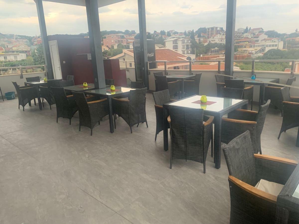Compass Aparthotel Dobra Voda Bagian luar foto